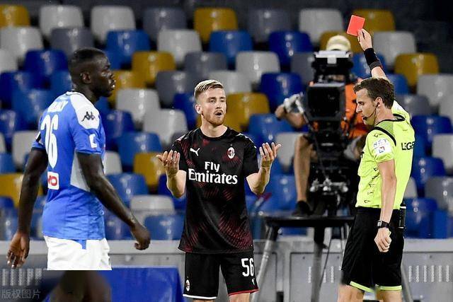  AC米兰中场核心伤退，十人苦战逼平亚特兰大  