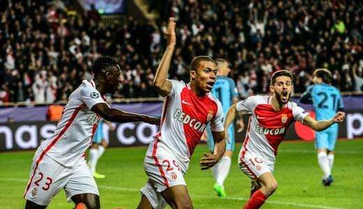  斯特拉斯堡主场连胜遭终结，球迷抗议裁判判罚  