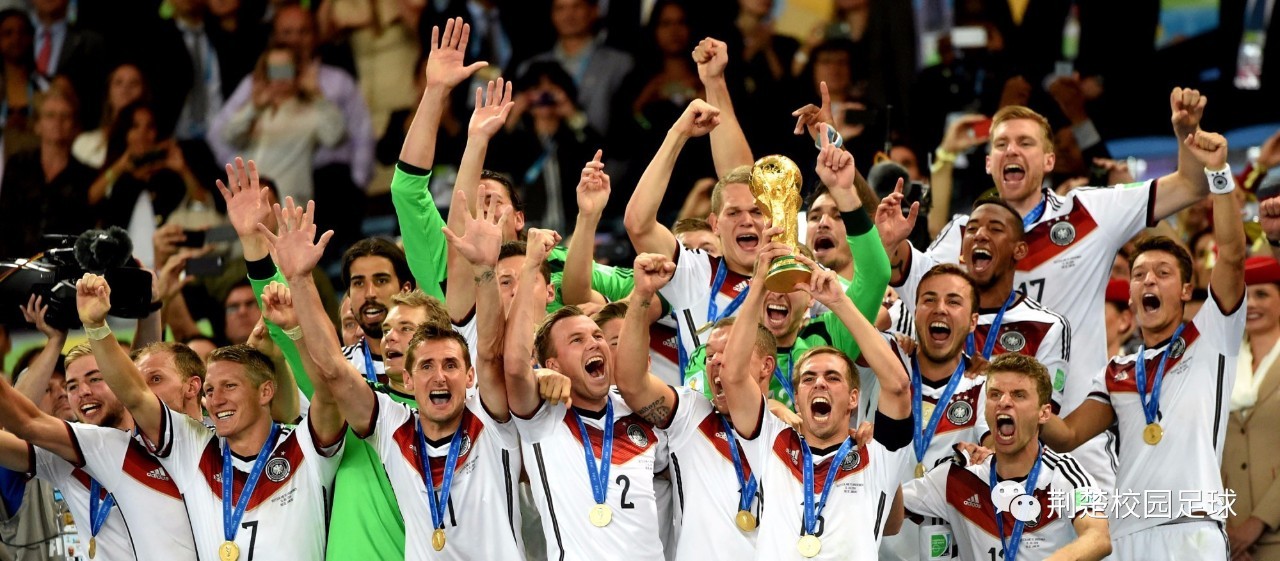  法甲收官日狂欢，四队同时让三